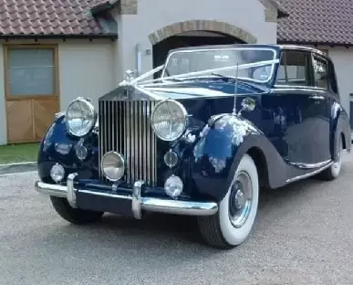 Classic wedding cars bath